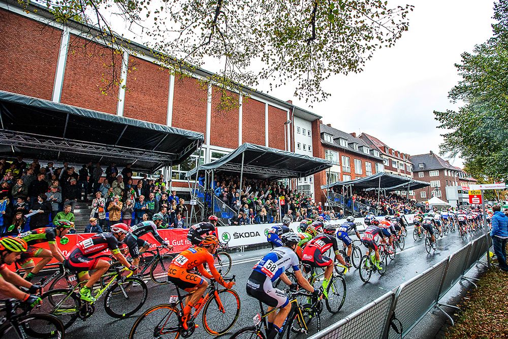 The peloton in action during Sparkassen M&uuml;nsterland Giro