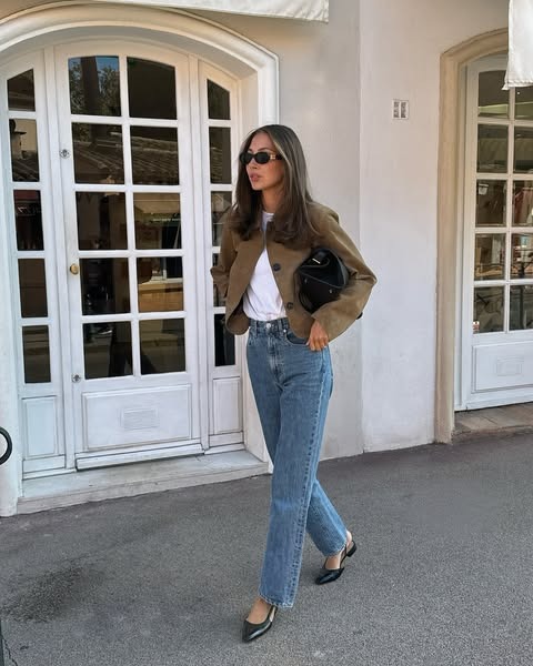 Influencer @fakerstrom wears a cropped jacket with blue jeans and black flats.