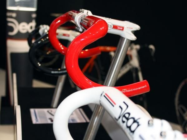 Deda will offer the Trentacinque bars in red, white, or black.