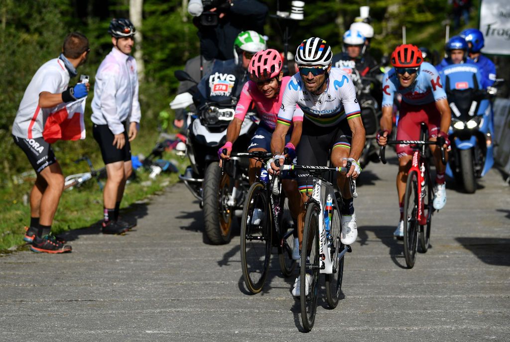 Valverde chases on Los Machucos