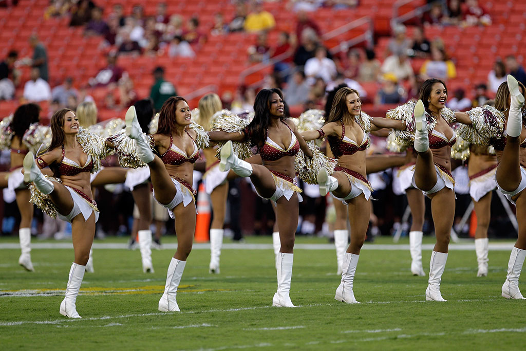 How N.F.L. Teams Use Social Media to Promote, and Control, Cheerleaders -  The New York Times