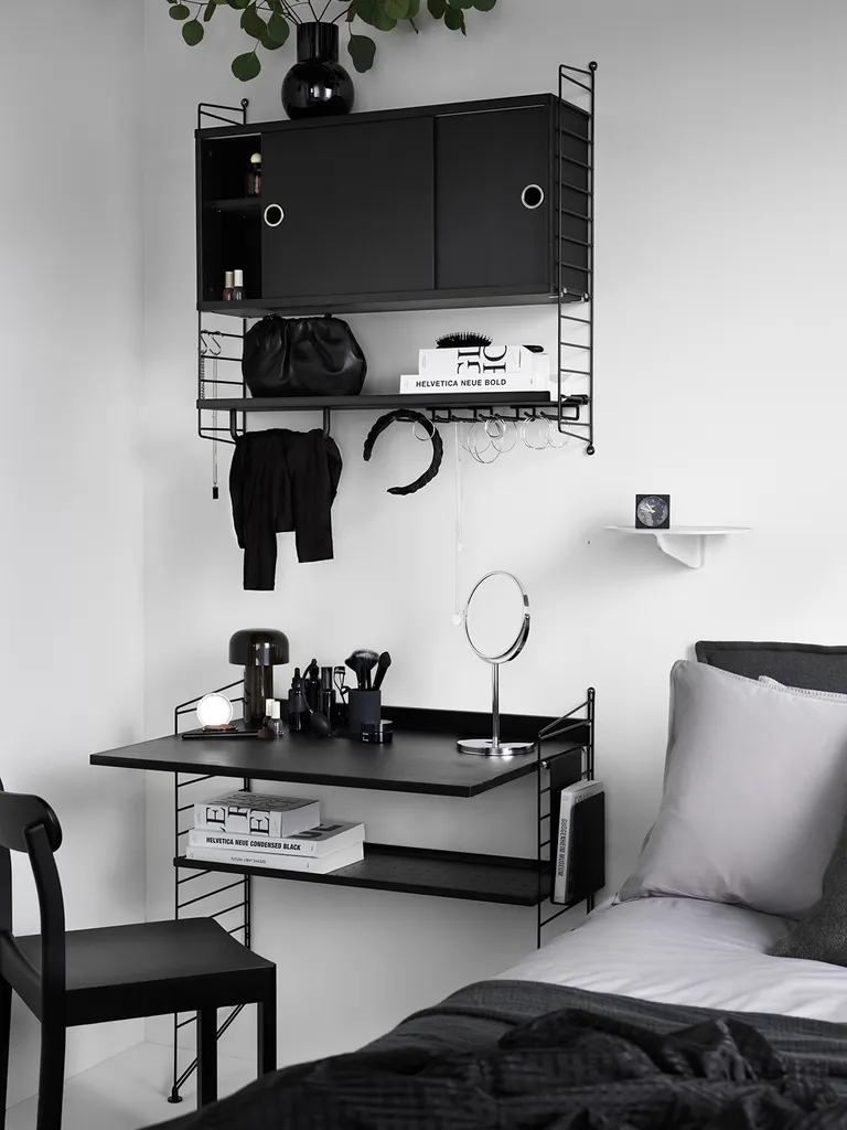String bedroom office