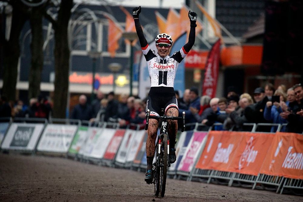 Lucinda Brand (Team Sunweb) wins Dutch cyclo-cross title