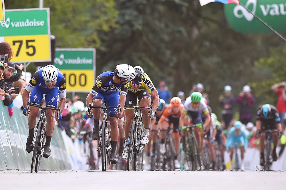 Maximiliano Richeze (Etixx-QuickStep) bears down on the finish of stage 4 at Tour de Suisse as teammate Fernando Gaviria checks behind.