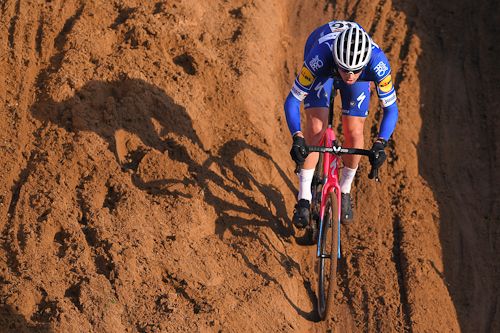 Zdenek Stybar plunges down the sand section