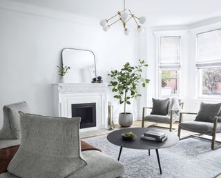A white room with white wall trim