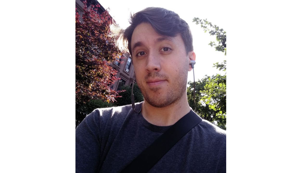 This selfie is good enough that I'd actually consider posting it to Twitter if I were into that kind of thing.