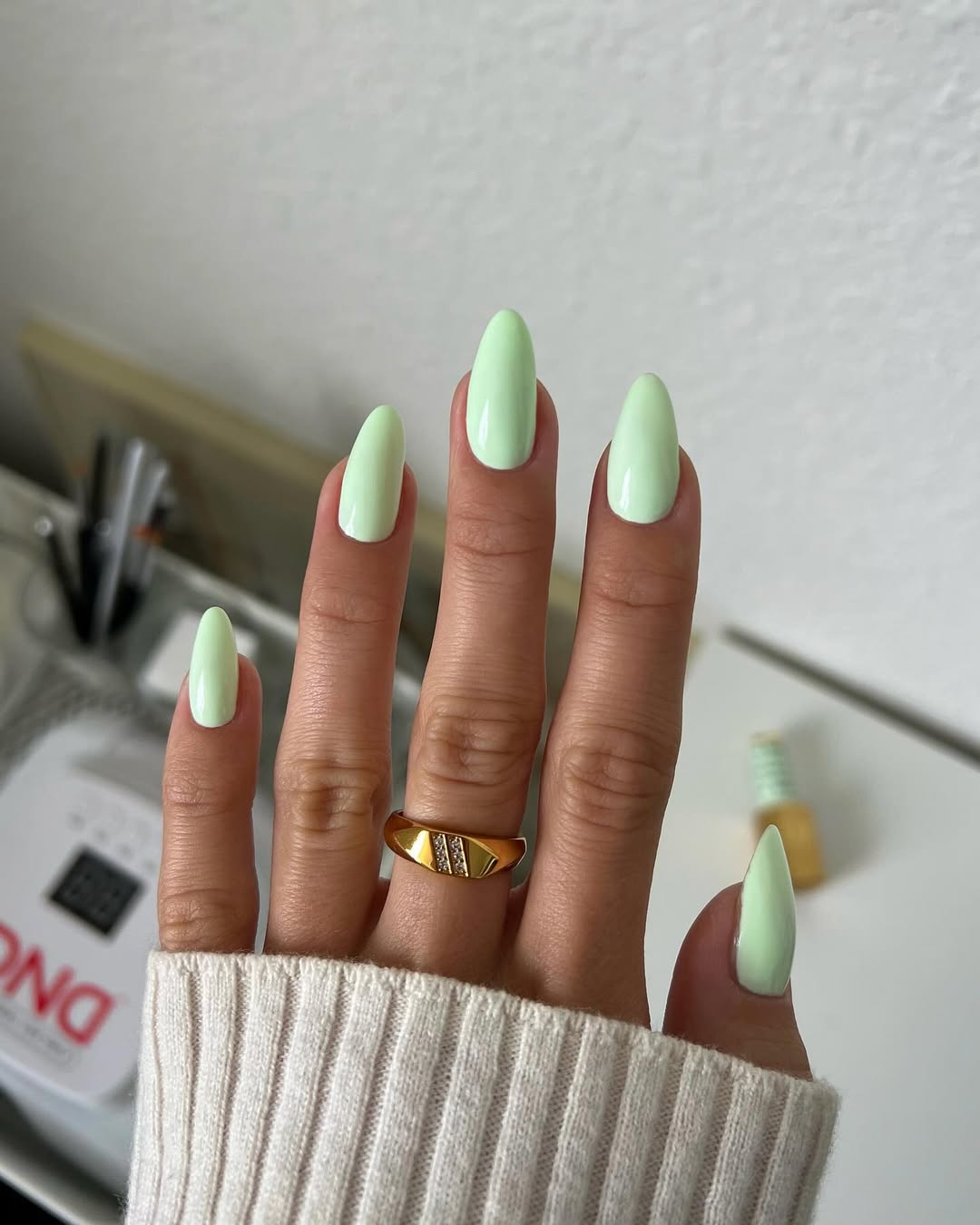 mint nail color