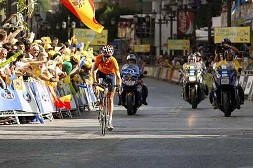 Samuel S&aacute;nchez (Euskaltel-Euskadi) comes into Granada to take third place.