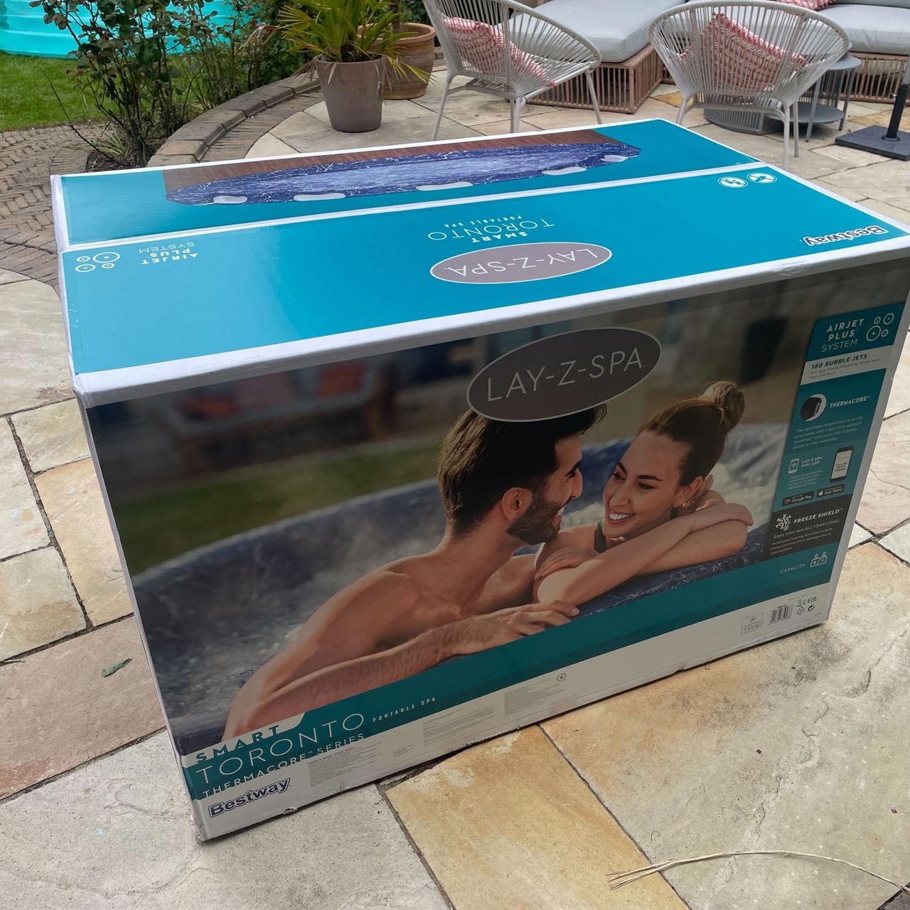 Lay-Z-Spa Toronto in a cardboard box showing a man and woman sitting in a hot tub.