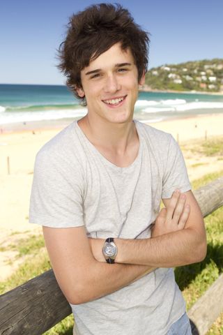 Home and Away star Charles dishes the dirt on Dex!