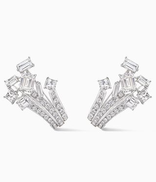Diamond earrings from Chaumet Déferlante collection