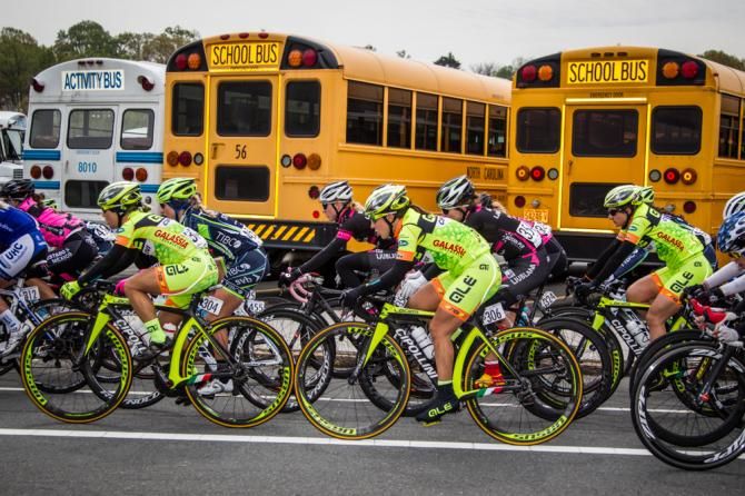 Shelly Olds (Al&eacute; Cipollini-Galassia) and team move to the front.