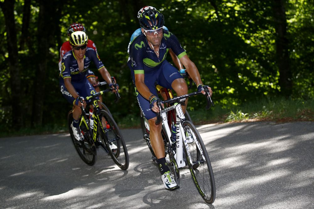 Alejandro Valverde tries to limit his losses