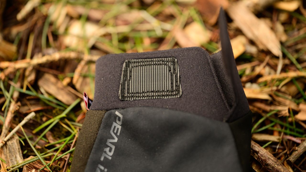Pearl Izumi Summit WRX NeoShell Gloves hook and loop closure detail