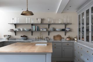 Cotswold countryside kitchen by Humphrey Munson