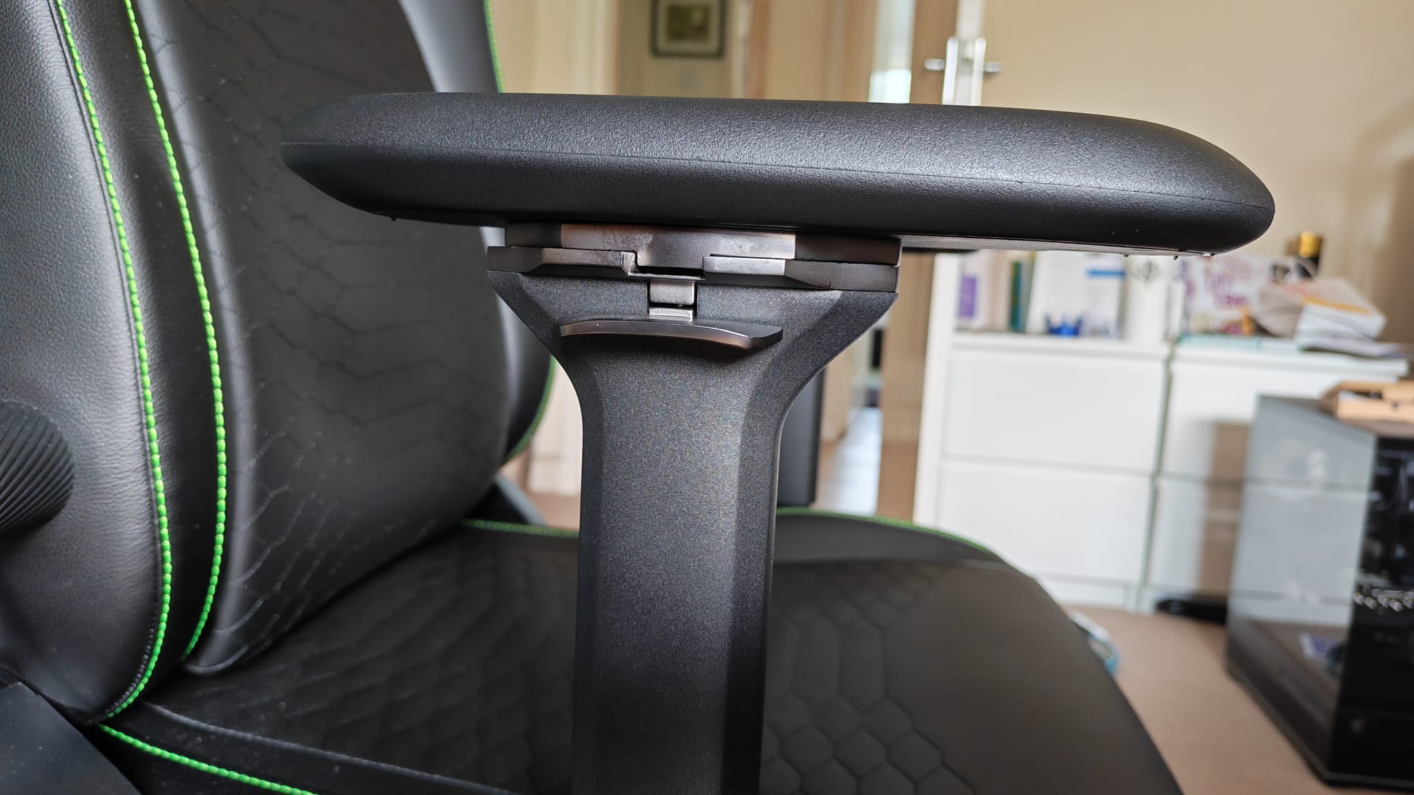 The side of the armrest on the Razer Iskur V2 NewGen