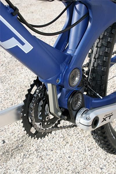 A sturdy dog-bone linkage is a key component to GT's unique suspension system.