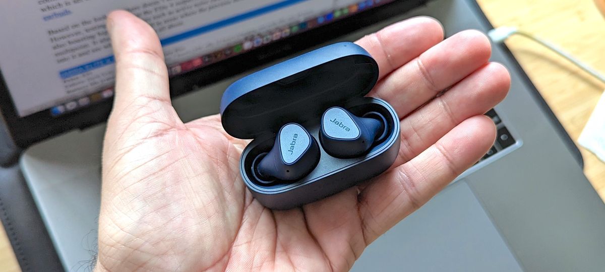 Our reviewer holding the Jabra Elite 4 in hand