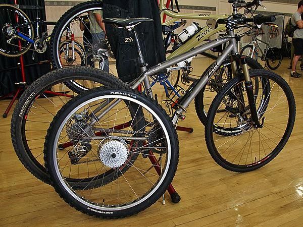 This Zinn hardtail is configured to use 650b mountain bike, 26" snow, or 700c 'cross wheels.