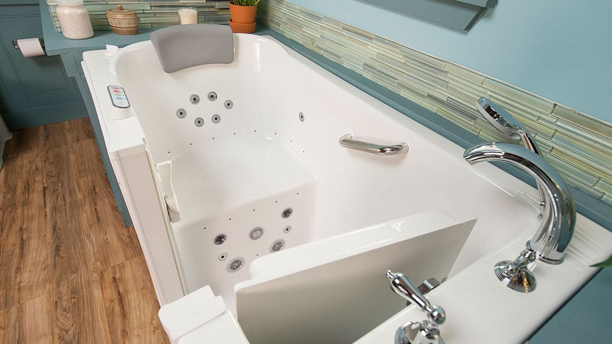American Standard walk-in tub | TechRadar