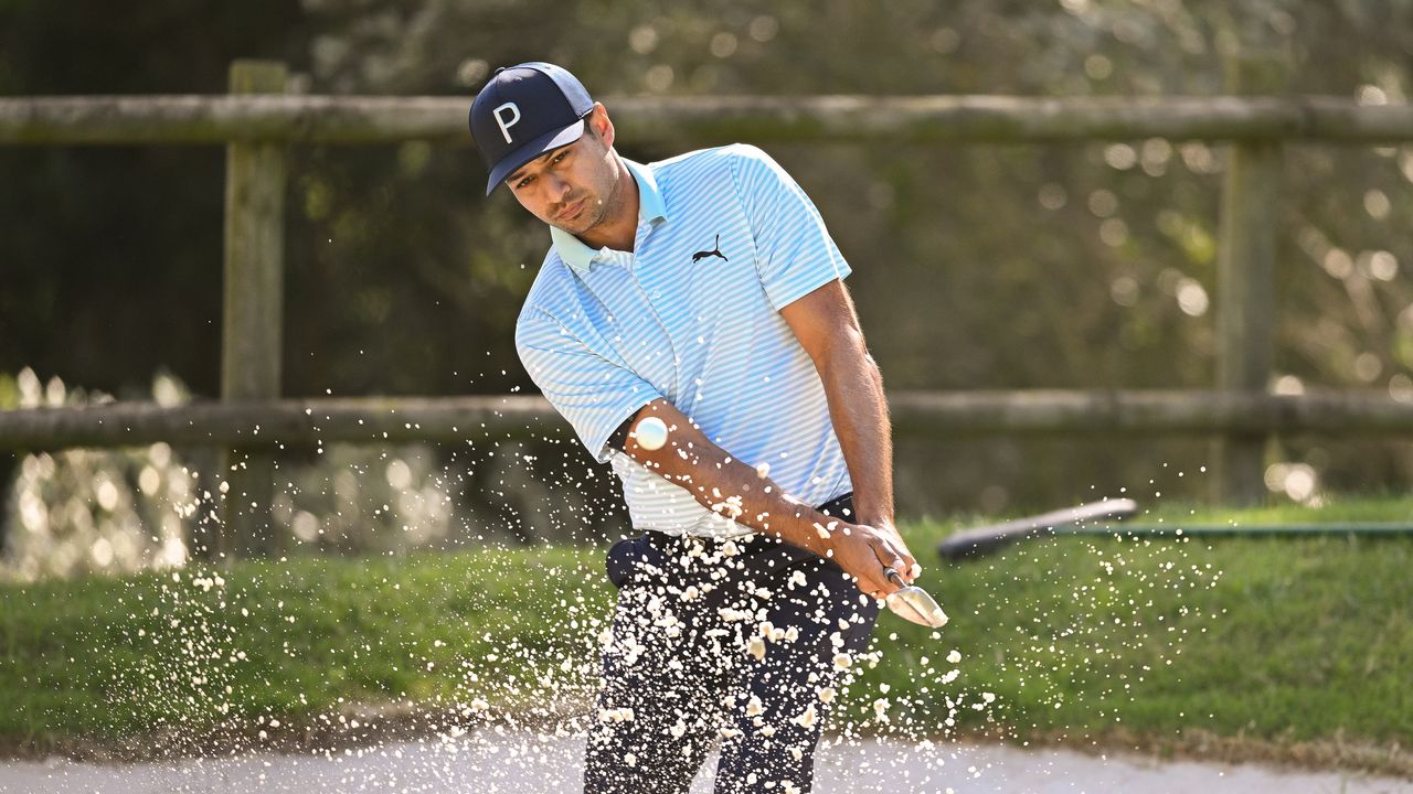 Julian Suri plays a bunker shot