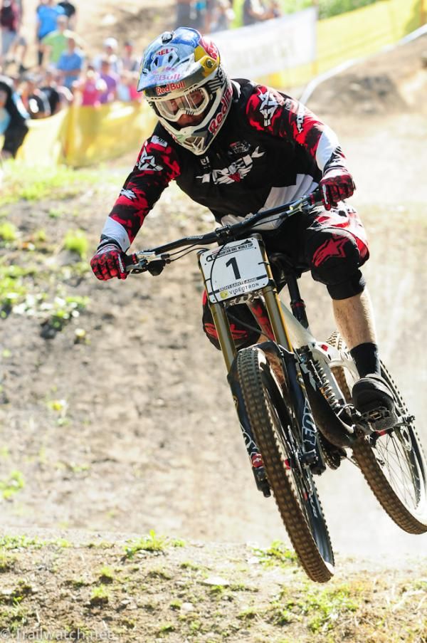 Aaron Gwin (Trek World Racing) on his way to winning for the second year in a row in Mont-Sainte-Anne