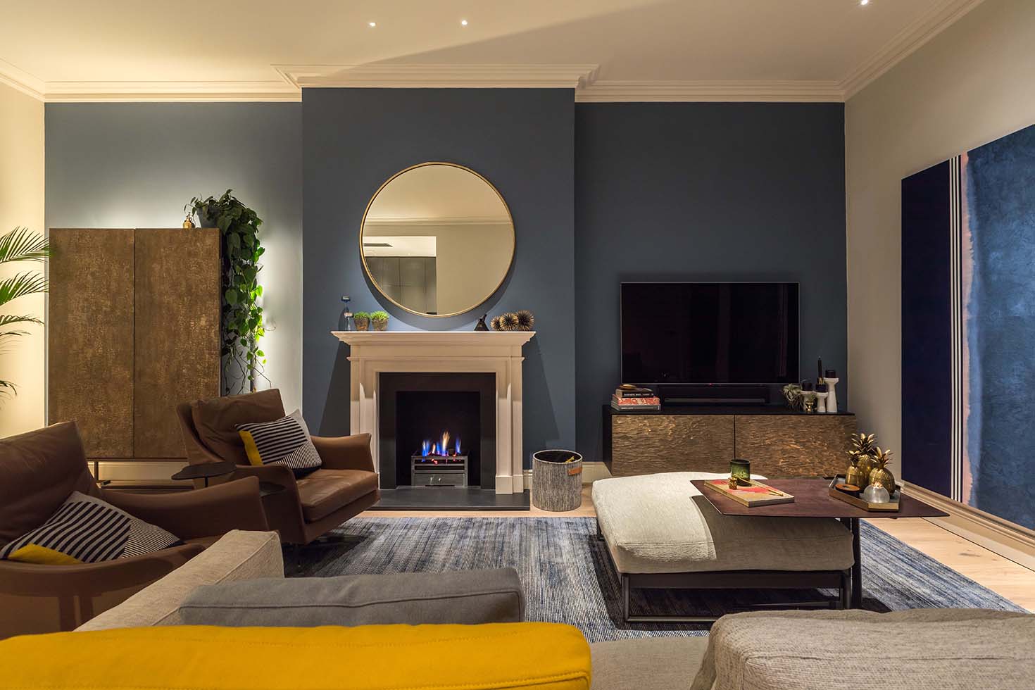 Empirisk Swipe Chaiselong Living Room Lighting Ideas to Make Your Living Space Shine | Homebuilding