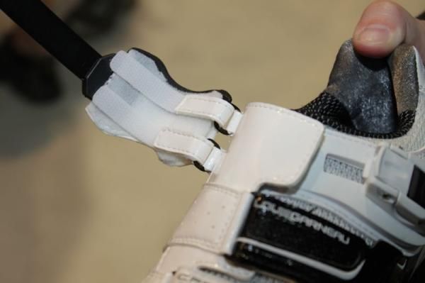 Louis Garneau's unobtrusive adjustment system for the CFS-300's main retention strap.