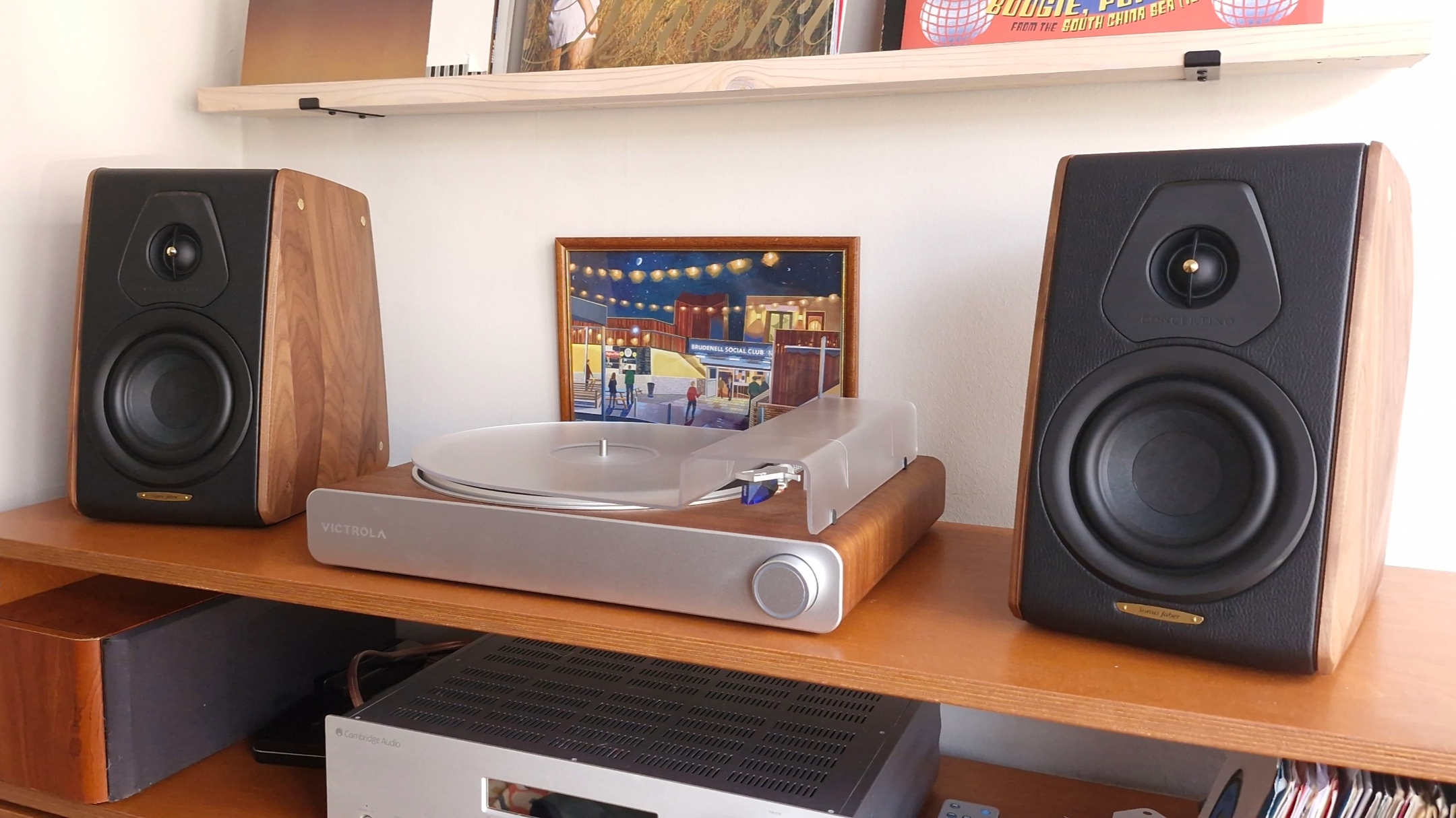 Sonus Faber Concertino G4 bookshelf speakers on a wooden surface