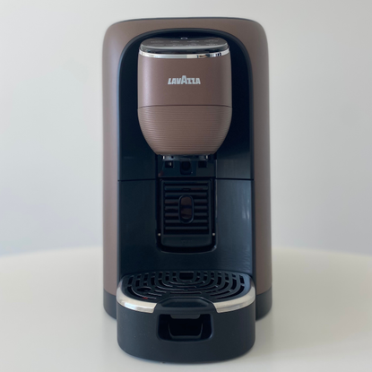 Testing the Lavazza coffee machine 