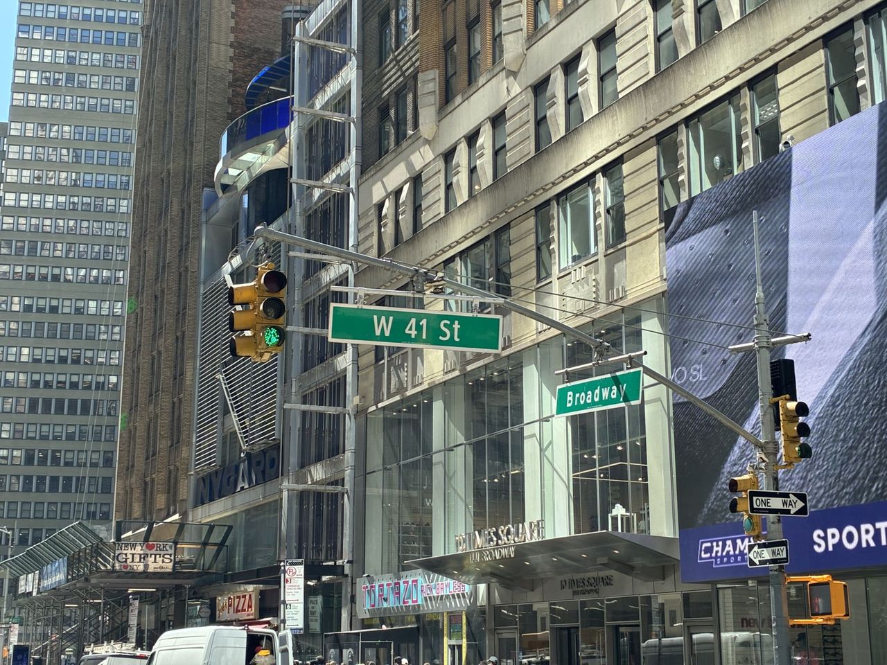 Apple iPhone 16e zoom sample.