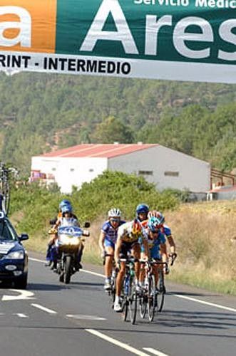 Five riders escape