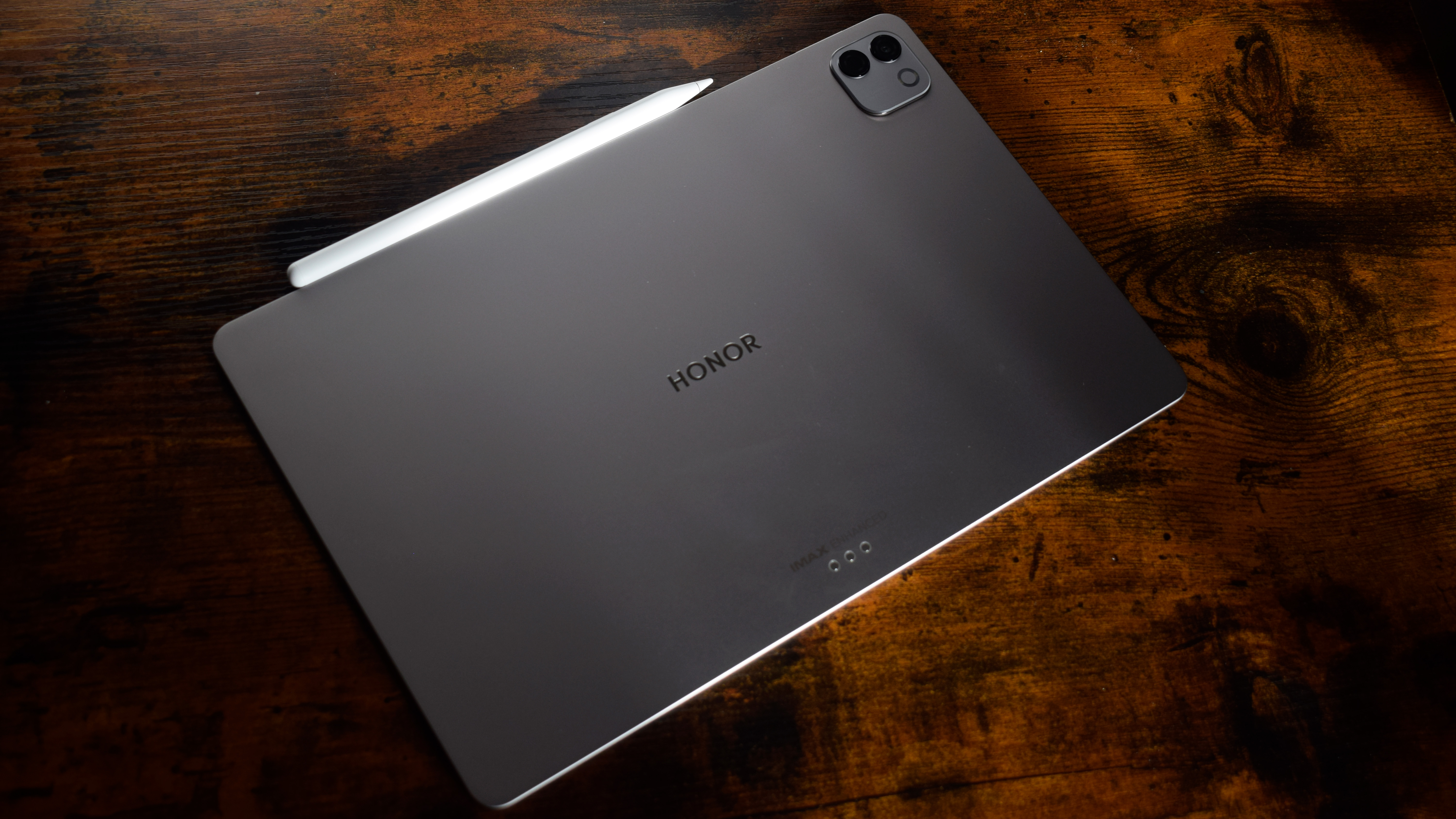 The Honor MagicPad 4 on a desk