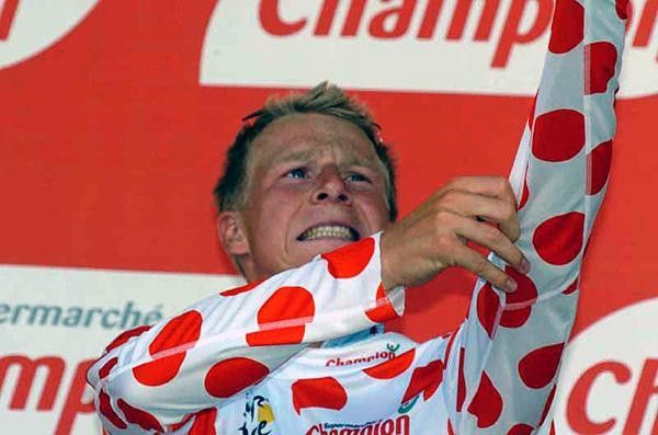 Fabian Wegmann (Gerolsteiner) tries on the maillot a pois for size