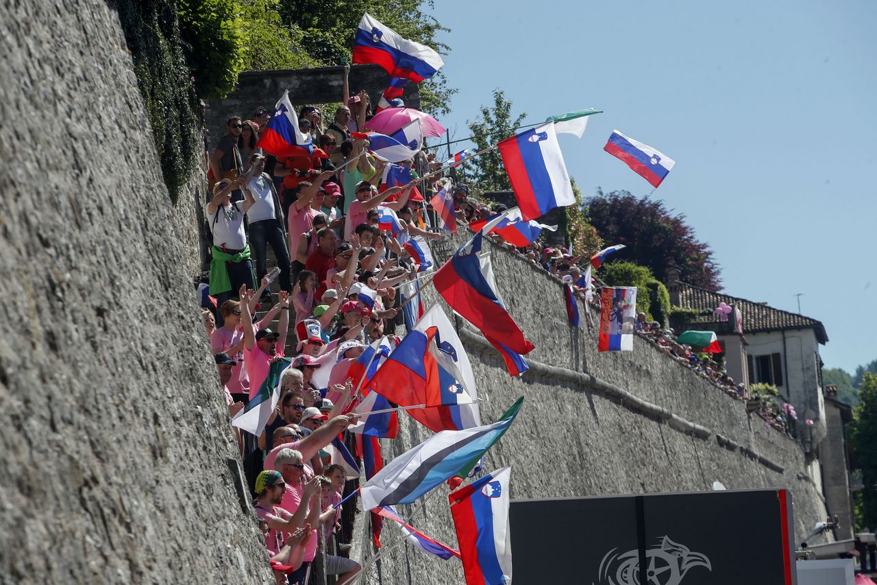 Primoz Roglic fans at the stage start