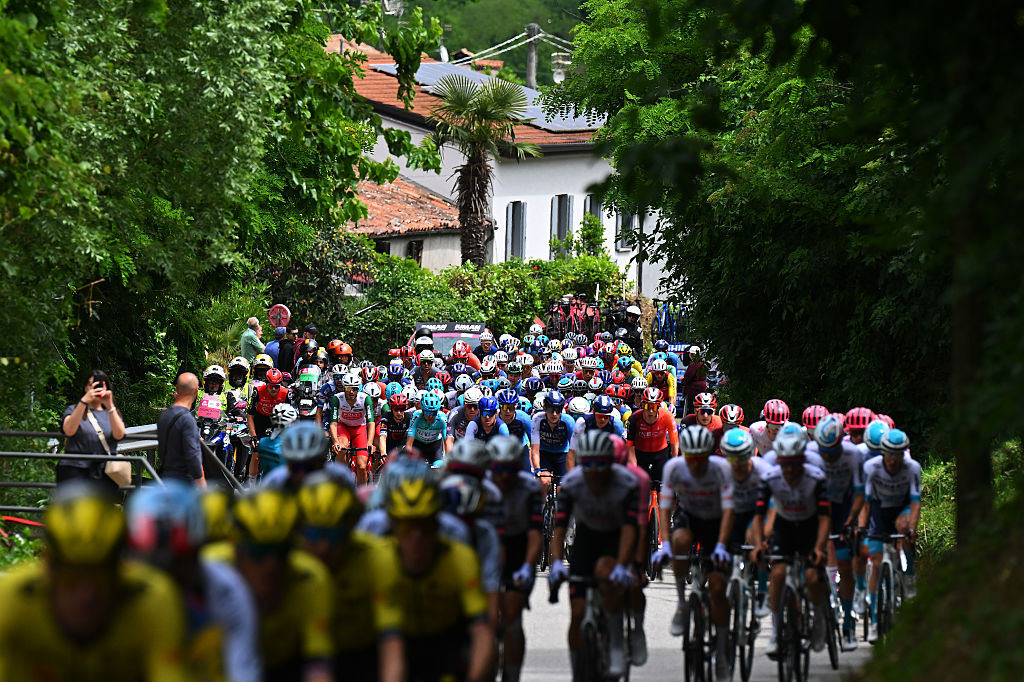 VICENZA ITALY MAY 23 A general view of the peloton competing during the 108th Giro dItalia 2025 Stage 13 a 180km stage from Rovigo to Vicenza UCIWT on May 23 2025 in Vicenza Italy Photo by Tim de WaeleGetty Images