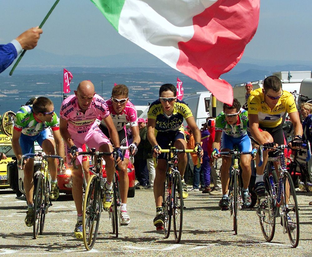 Marco Pantani and Lance Armstrong in the lea group on the slopes of Mount Ventoux