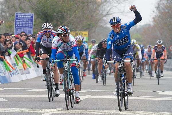 Jonathan Cantwell (Team Saxo Bank) celebrates his victory in stage 4 of the Tour de Taiwan.