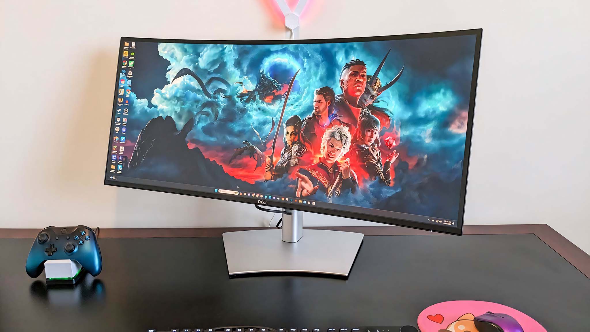 Dell 34 UltraSharp 34 Curved Monitor angled.