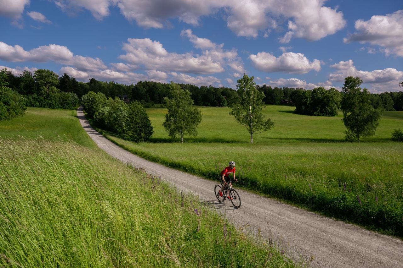 Simon Richardson riding on a gravel road in Sweden&#039;s Dalsland region 