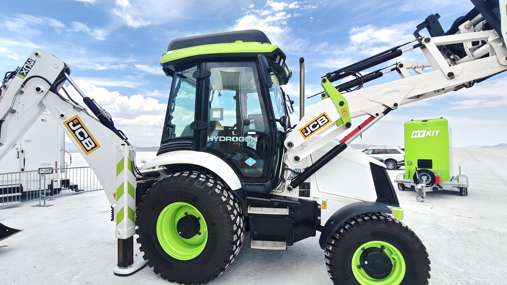 A hydrogen-powered back-end loader