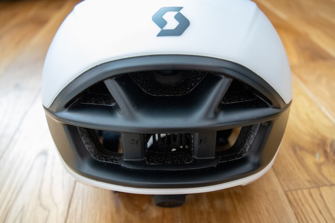 The rear vents of the Scott Cadence