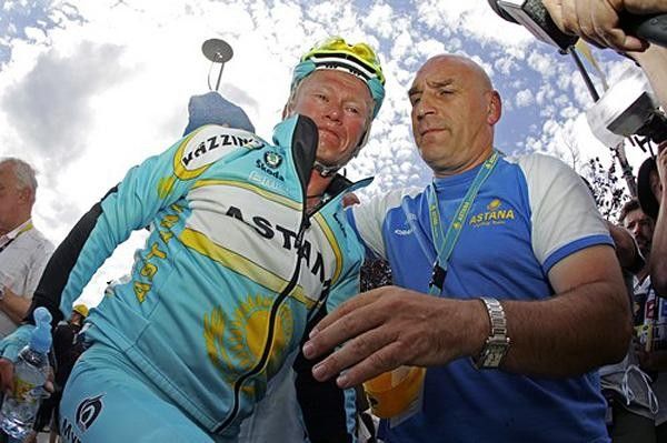Alexander Vinokourov (Astana) in tears after coming to realize his injuries were really bad.