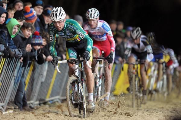 Nys (Landbouwkrediet) powers through the sand on his way to a podium place