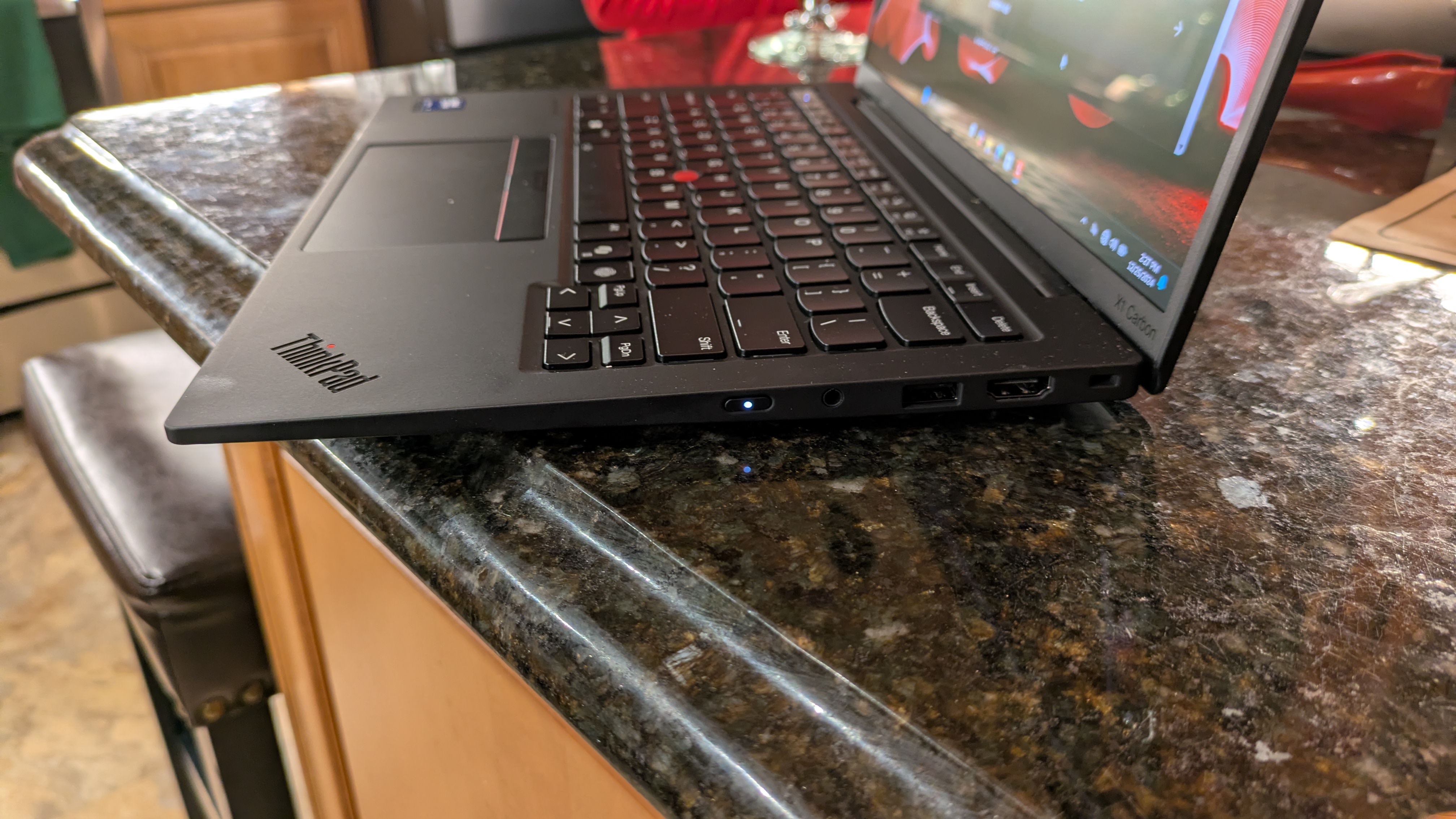 Lenovo ThinkPad X1 Carbon (Gen 13) Aura Edition