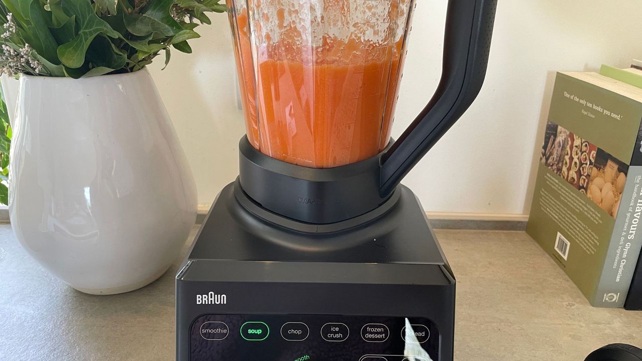 Carrot soup in the Braun Powerblend 9 Jug Blender