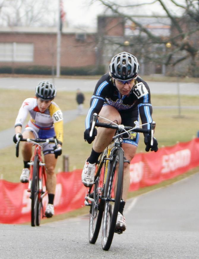 ...but LVG, showing us just how she's been able to win over 200 races, slips right past and takes the lead away. Laura Van Gilder (Mellow Mushroom) once again wears the first place crown.