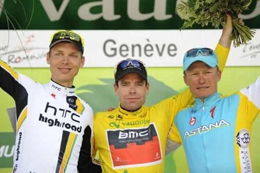 Cadel Evans (Team BMC) flanked by Martin and Vinokourov
