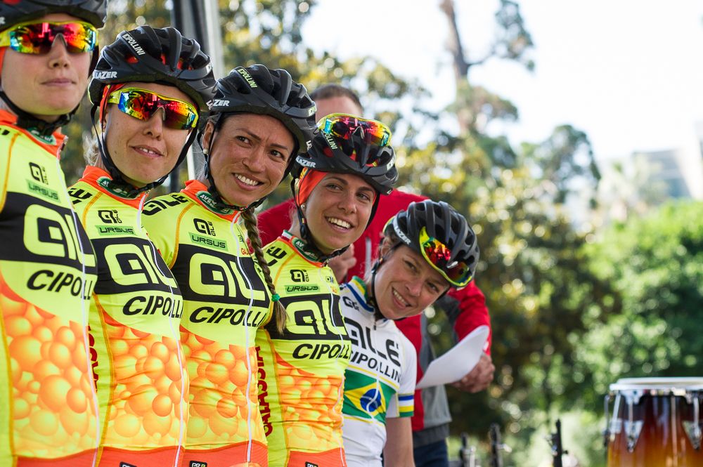Flavia Oliveira (Ale Cipollini) has a laugh on the morning stage